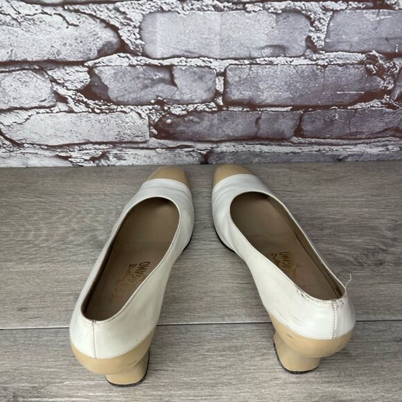 Salvatore Ferragamo Beige Leather Cap Toe Leather VTG Heels Women 7B US/37.5EU - Picture 10 of 15